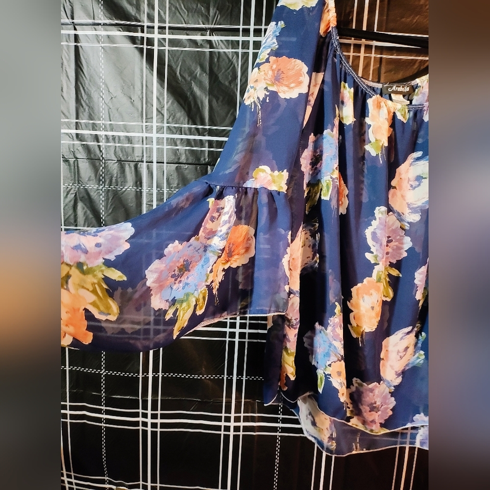 Shear floral blouse